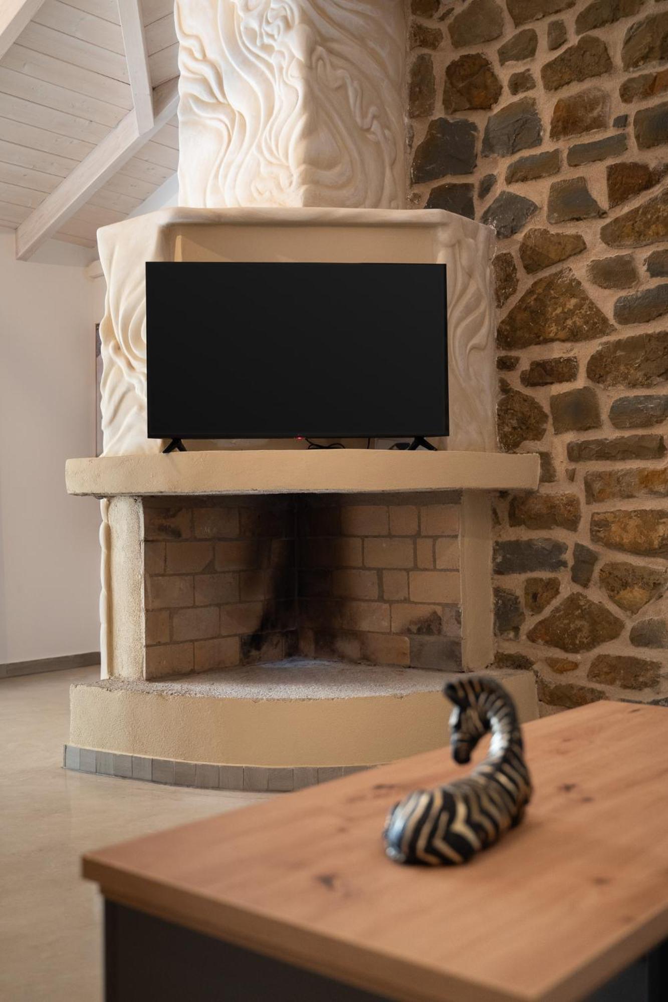 Lithos Suites Финикунда Екстериор снимка
